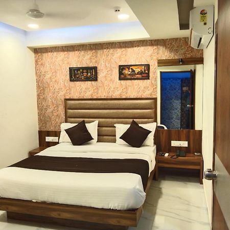 Hotel Sun Shine Ahmedabad Bagian luar foto