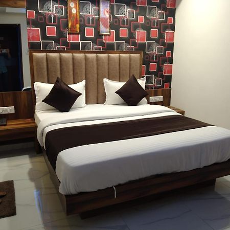 Hotel Sun Shine Ahmedabad Bagian luar foto
