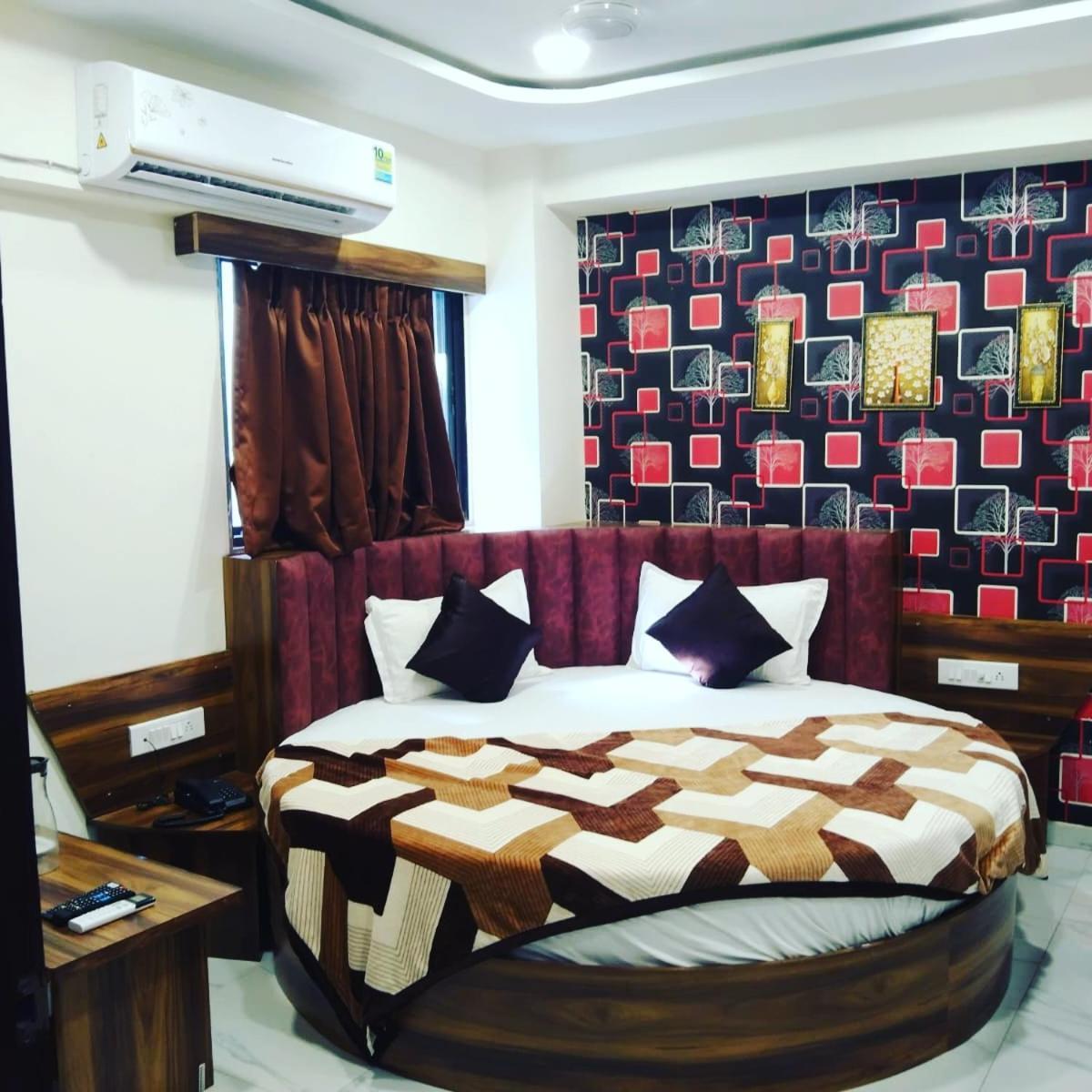 Hotel Sun Shine Ahmedabad Bagian luar foto