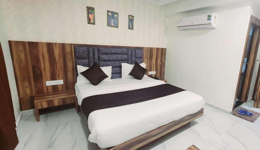 Hotel Sun Shine Ahmedabad Bagian luar foto
