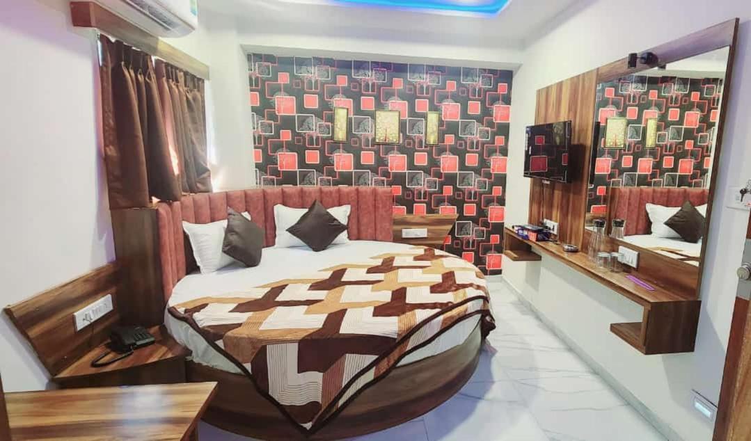 Hotel Sun Shine Ahmedabad Bagian luar foto