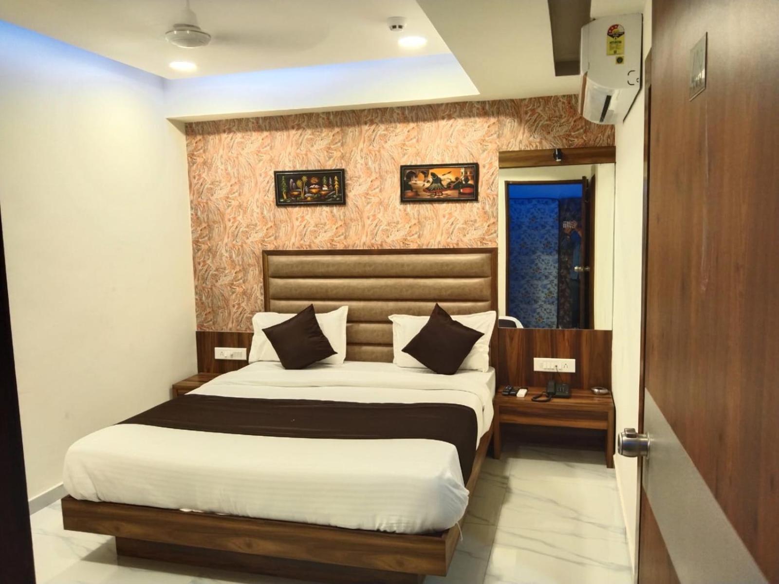 Hotel Sun Shine Ahmedabad Bagian luar foto