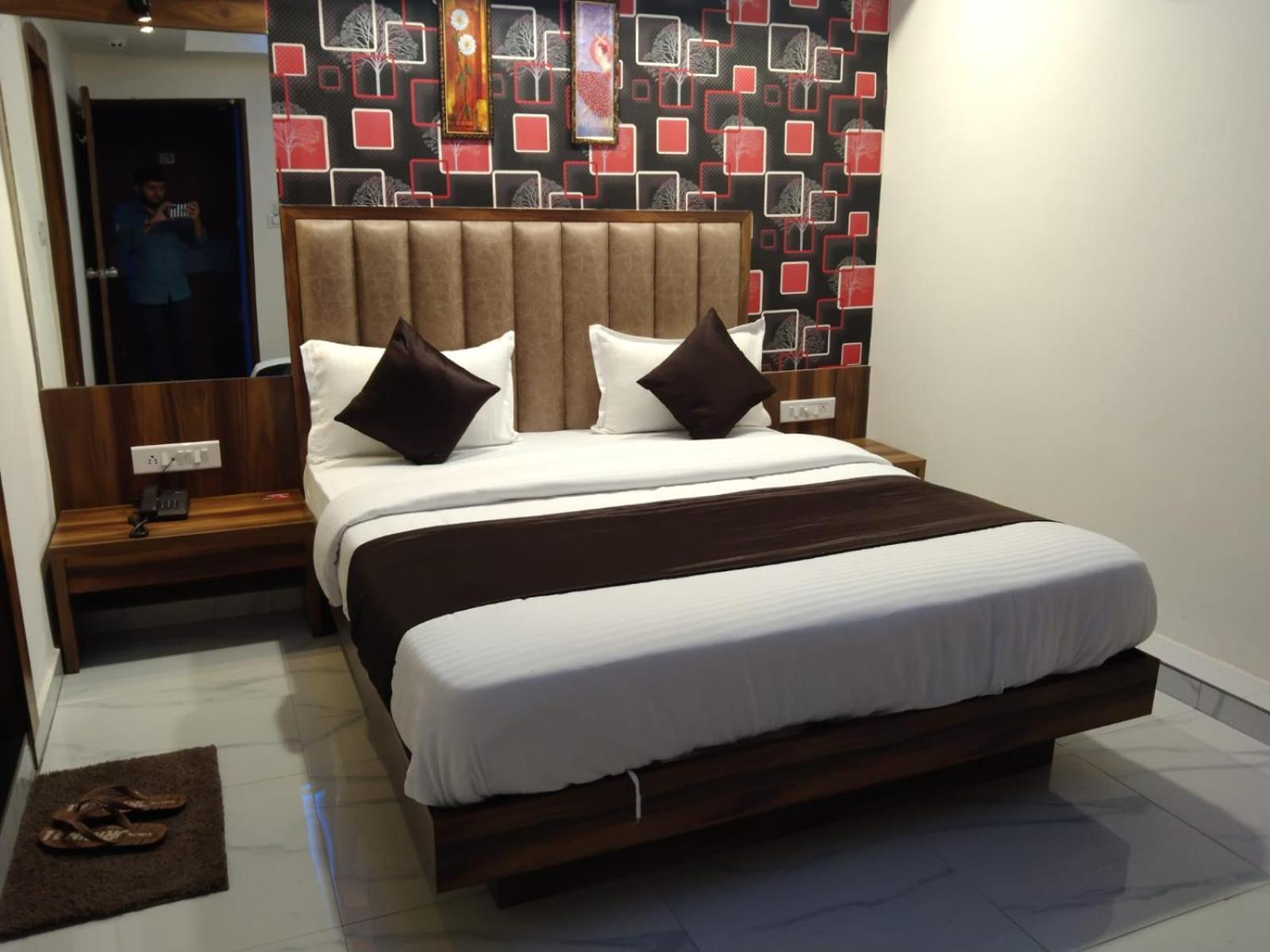 Hotel Sun Shine Ahmedabad Bagian luar foto