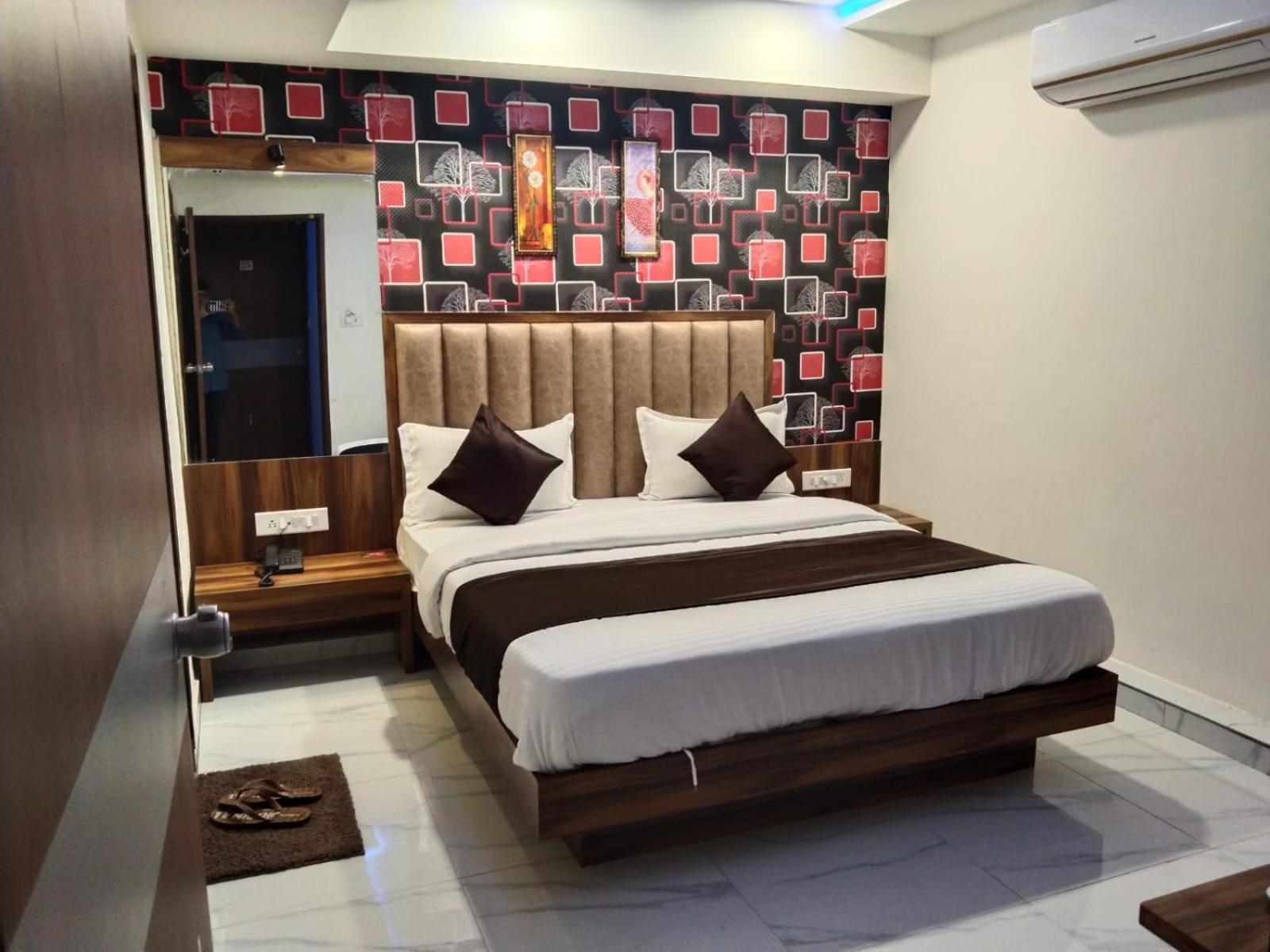 Hotel Sun Shine Ahmedabad Bagian luar foto